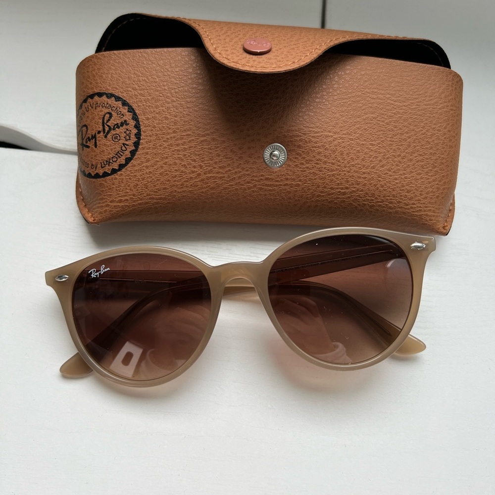 RayBan RB4305